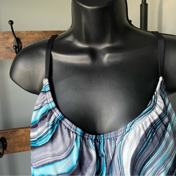 Coco Reef Contours shapemaker Amaris V-Neck Bra Sized One Piece Swimsuit size 12 - Picture 3 of 7